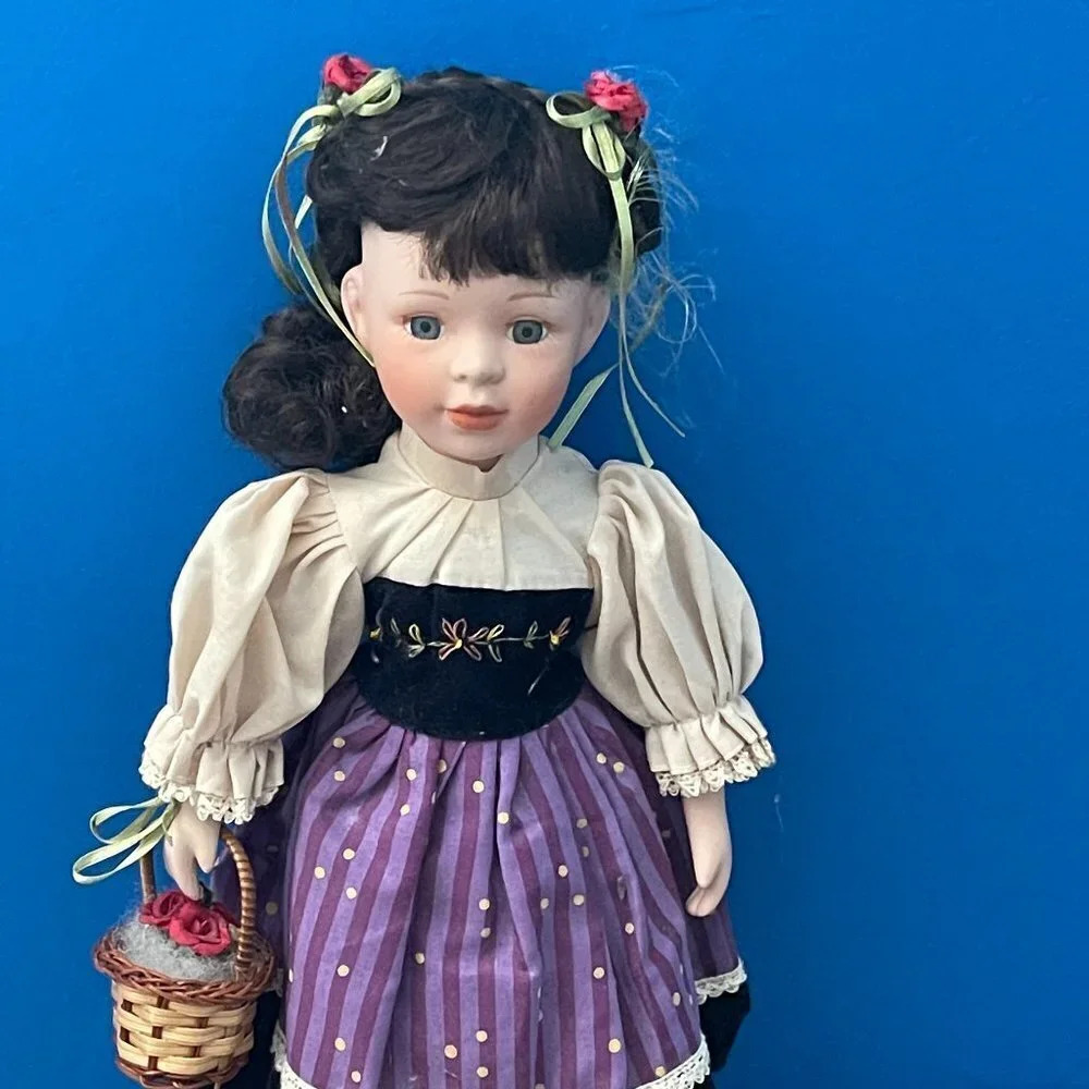 NWT SOFT EXPRESSIONS JENNY FAITH / GENUINE FINE BISQUE PORCELAIN